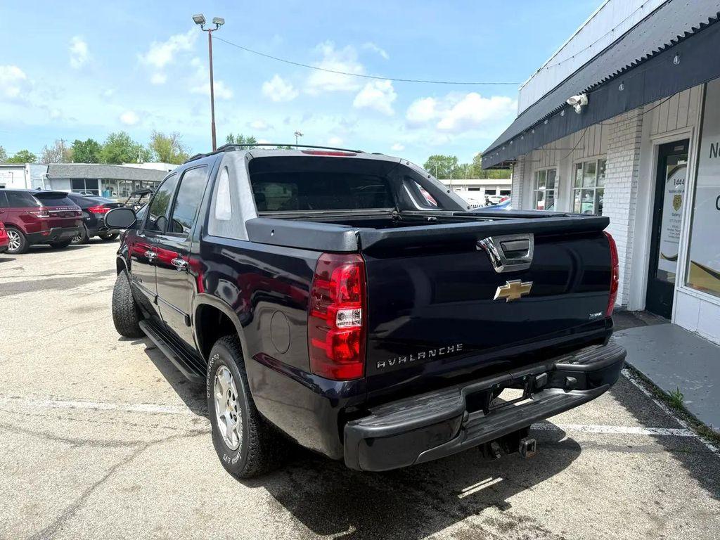 used 2007 Chevrolet Avalanche car, priced at $7,500