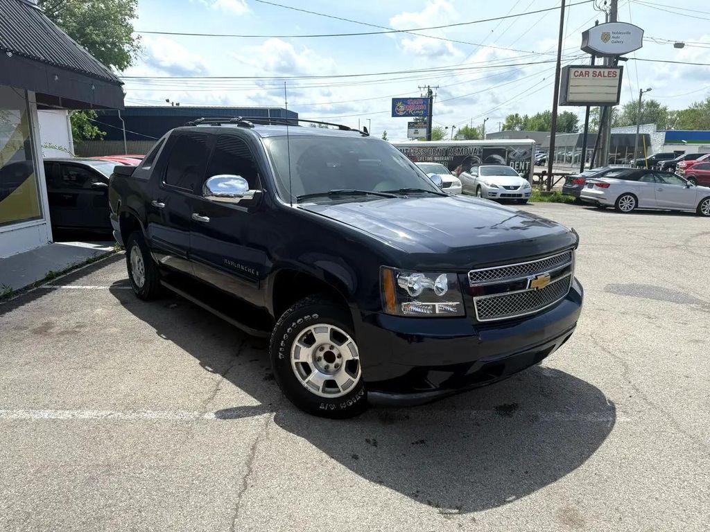 used 2007 Chevrolet Avalanche car, priced at $7,500