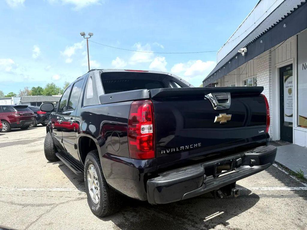 used 2007 Chevrolet Avalanche car, priced at $7,500