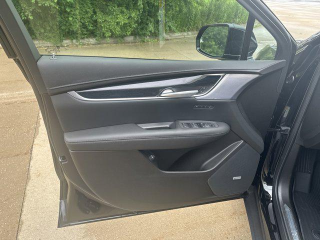new 2025 Cadillac XT5 car, priced at $58,865