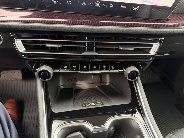 new 2026 Chevrolet Traverse car, priced at $50,999