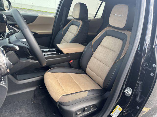 new 2025 Chevrolet Equinox car, priced at $35,999
