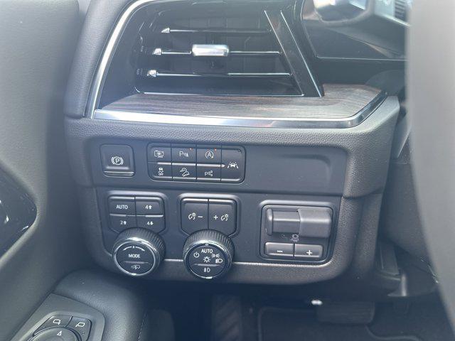 new 2025 Chevrolet Suburban car, priced at $81,900