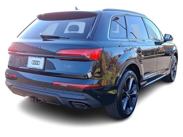 new 2025 Audi Q7 car, priced at $77,880