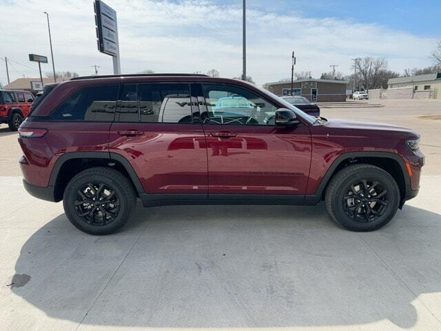 new 2024 Jeep Grand Cherokee car, priced at $45,856