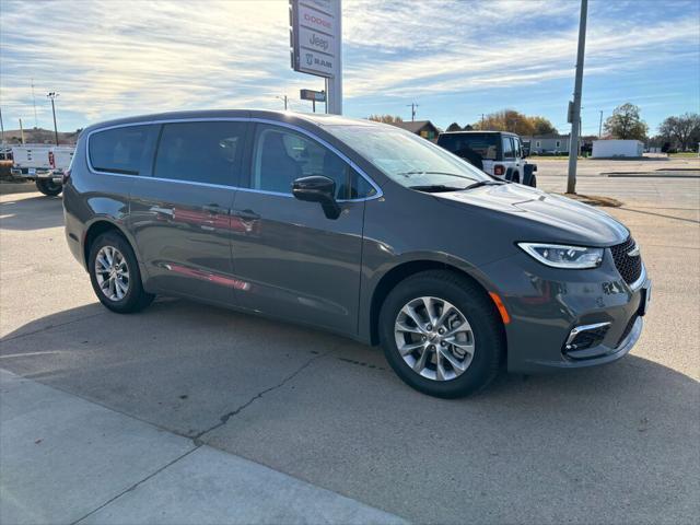 new 2024 Chrysler Pacifica car, priced at $46,011