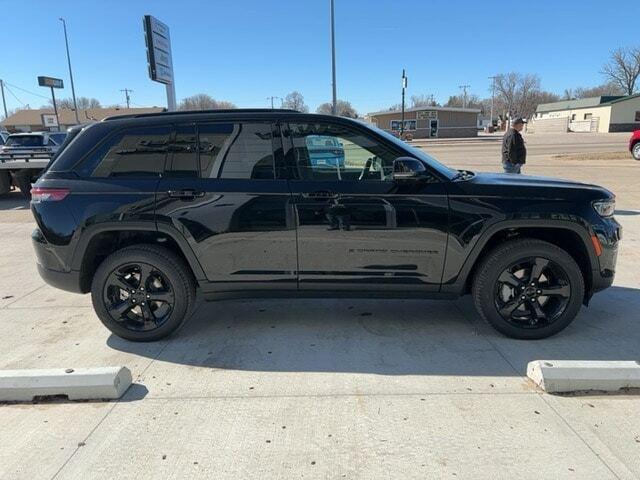 new 2024 Jeep Grand Cherokee car, priced at $57,541