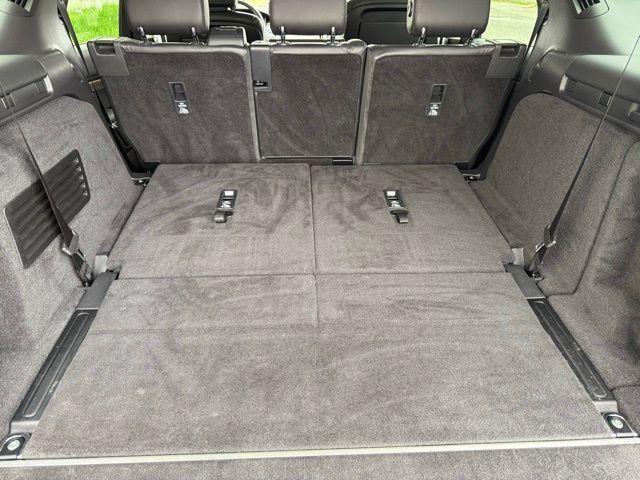 used 2018 Land Rover Discovery car, priced at $23,995