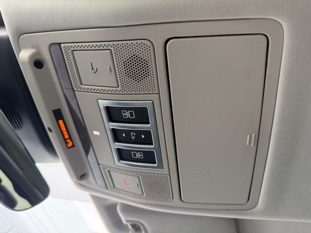used 2018 Land Rover Discovery car, priced at $23,995