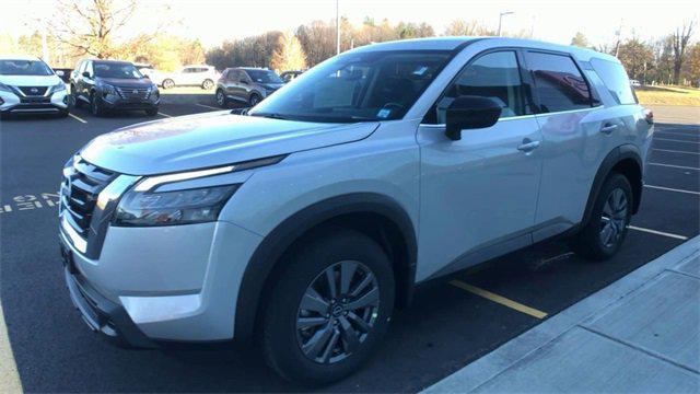 new 2025 Nissan Pathfinder car, priced at $41,010