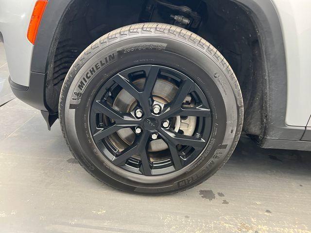 used 2024 Jeep Grand Cherokee L car, priced at $26,900