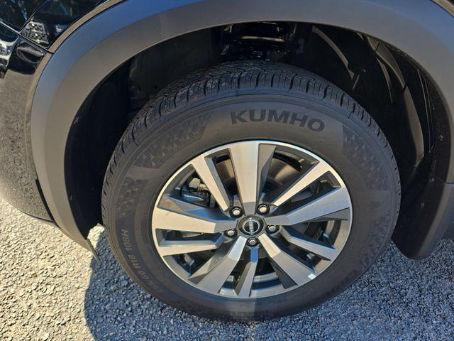 new 2025 Nissan Pathfinder car, priced at $36,814