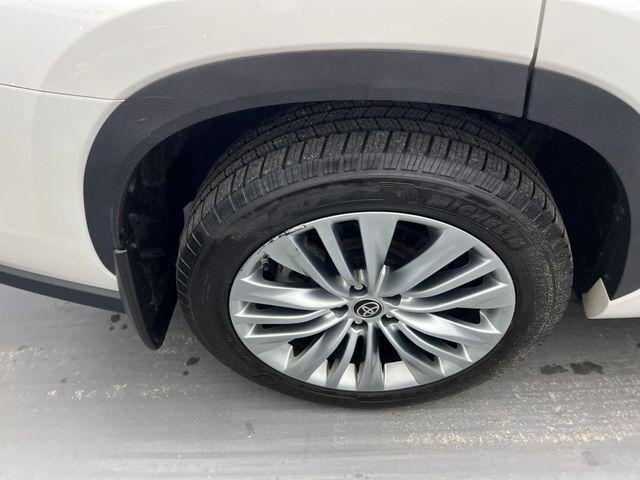 used 2021 Toyota Highlander car, priced at $39,698