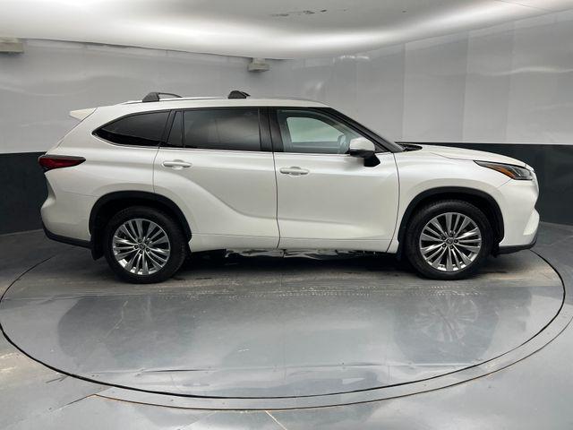 used 2021 Toyota Highlander car, priced at $39,698
