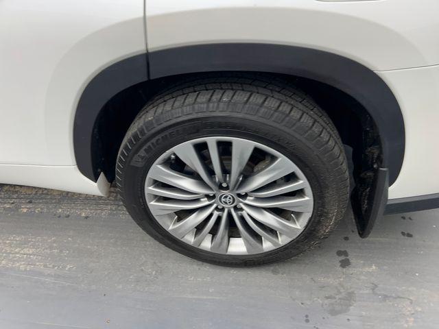 used 2021 Toyota Highlander car, priced at $39,698