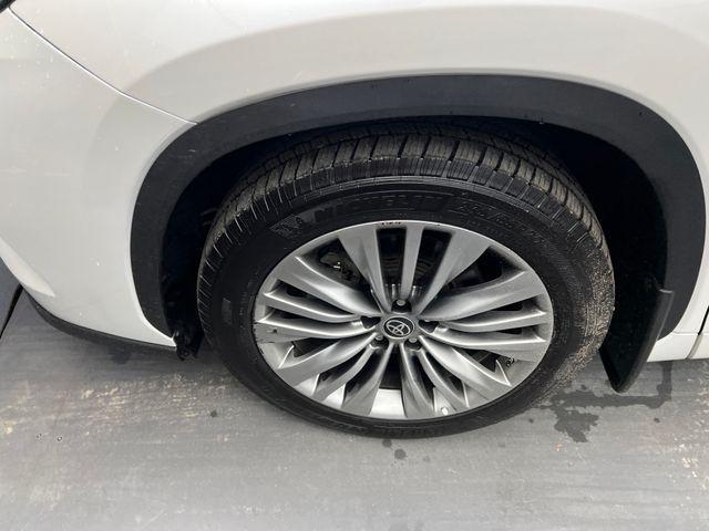 used 2021 Toyota Highlander car, priced at $39,698