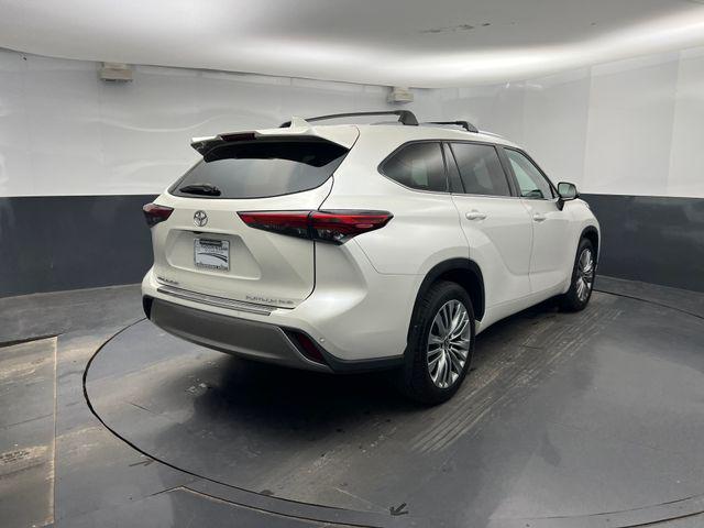used 2021 Toyota Highlander car, priced at $39,698