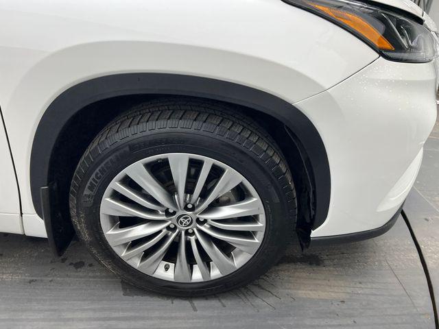 used 2021 Toyota Highlander car, priced at $39,698