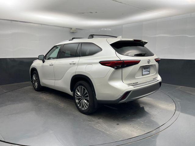 used 2021 Toyota Highlander car, priced at $39,698