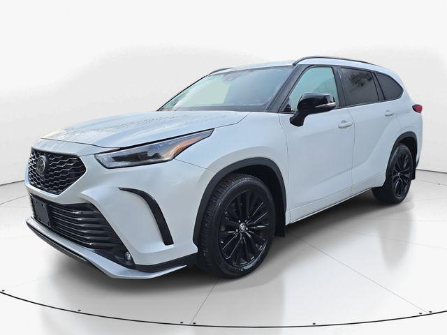 used 2023 Toyota Highlander car, priced at $35,735