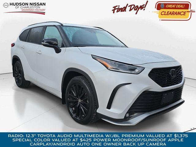 used 2023 Toyota Highlander car, priced at $33,900