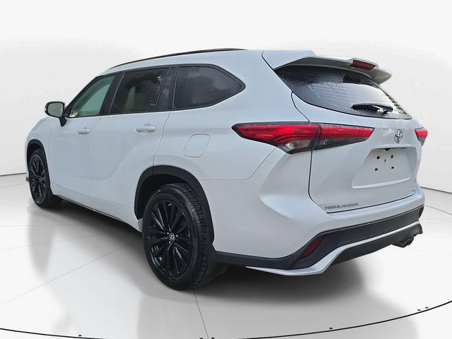 used 2023 Toyota Highlander car, priced at $35,735