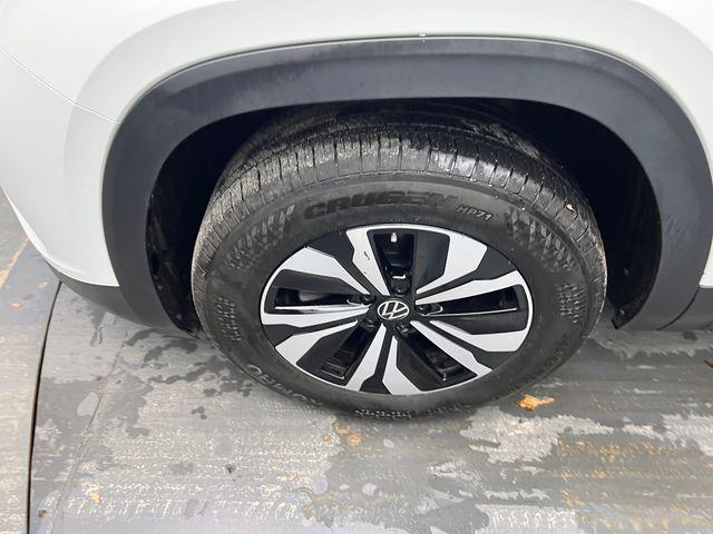 used 2024 Volkswagen Atlas car, priced at $30,999