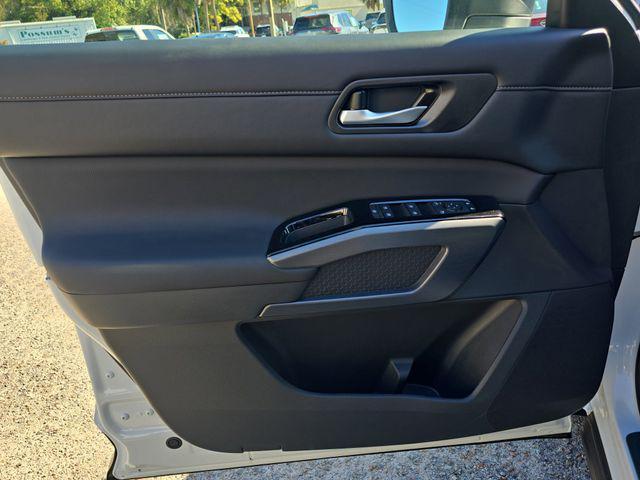 new 2025 Nissan Pathfinder car, priced at $36,850