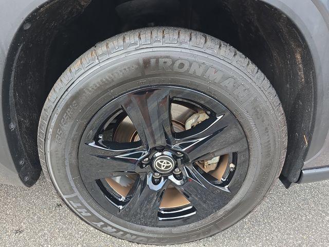 used 2024 Toyota Highlander car, priced at $29,900