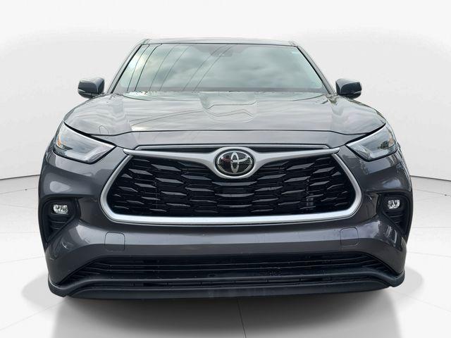 used 2024 Toyota Highlander car, priced at $29,900