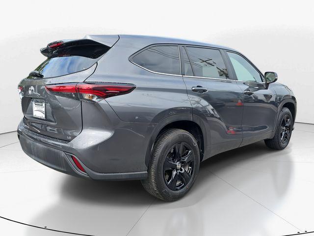 used 2024 Toyota Highlander car, priced at $29,900