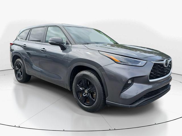 used 2024 Toyota Highlander car, priced at $29,900