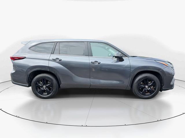 used 2024 Toyota Highlander car, priced at $29,900