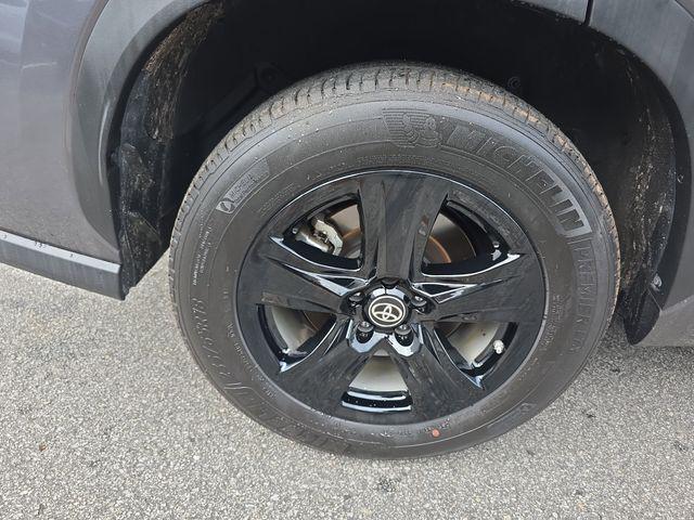 used 2024 Toyota Highlander car, priced at $29,900