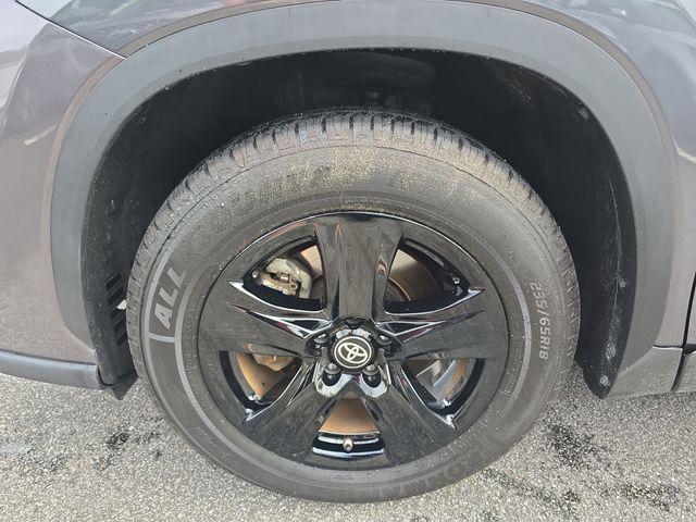 used 2024 Toyota Highlander car, priced at $29,900