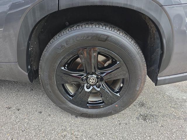 used 2024 Toyota Highlander car, priced at $29,900