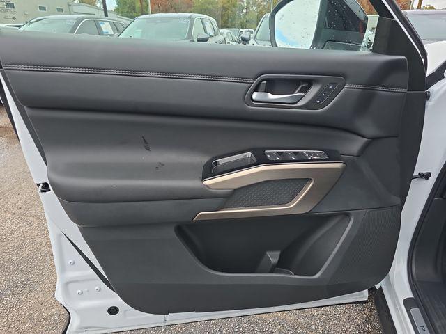 new 2025 Nissan Pathfinder car, priced at $44,159