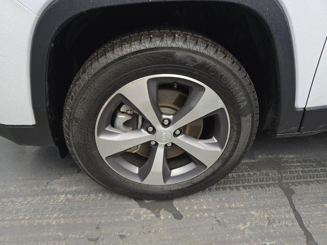 used 2022 Jeep Cherokee car, priced at $22,900