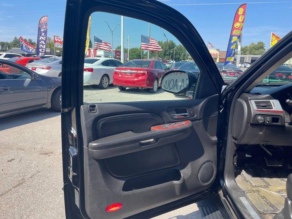 used 2008 Cadillac Escalade ESV car, priced at $9,995