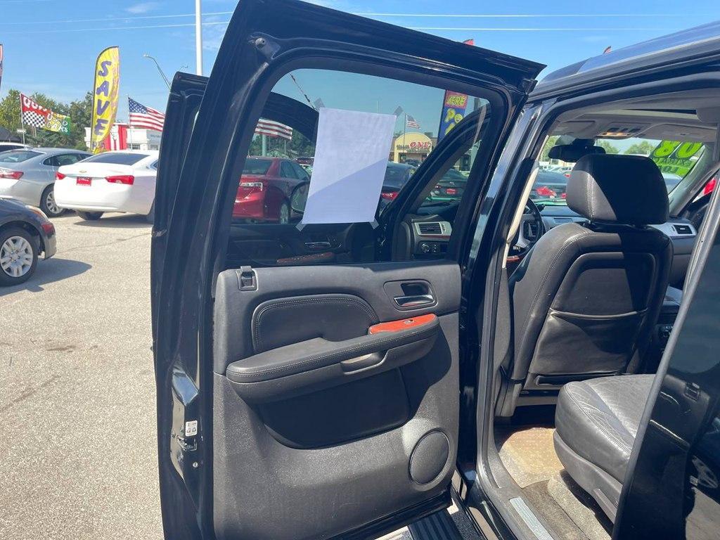 used 2008 Cadillac Escalade ESV car, priced at $9,995