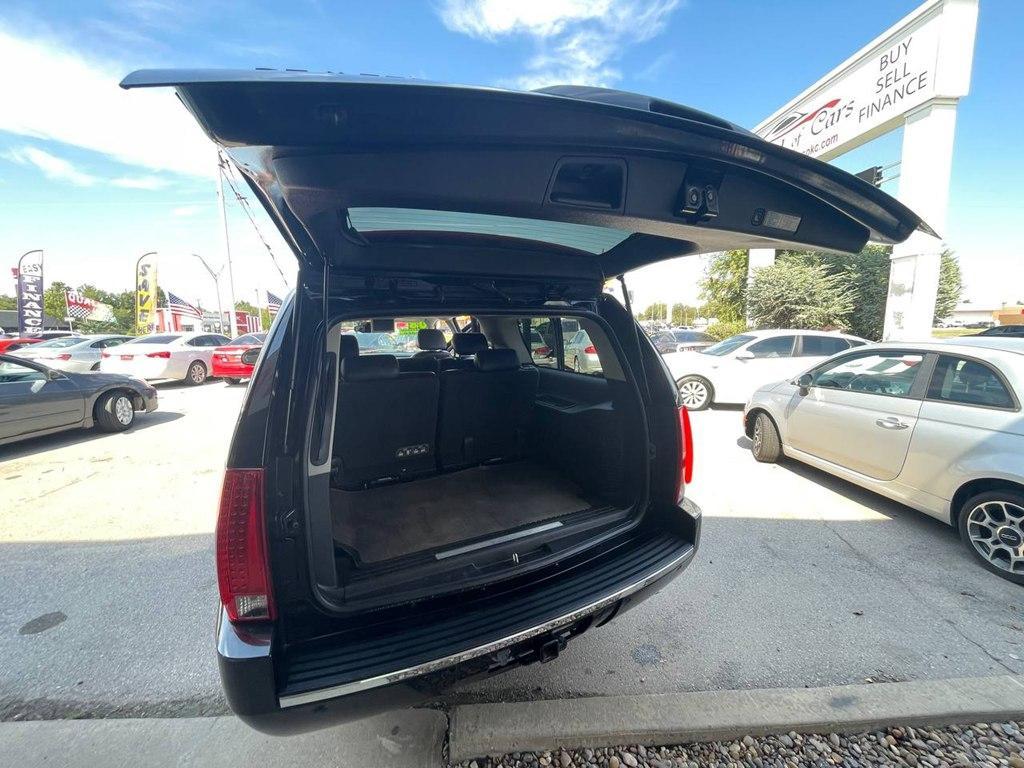 used 2008 Cadillac Escalade ESV car, priced at $9,995