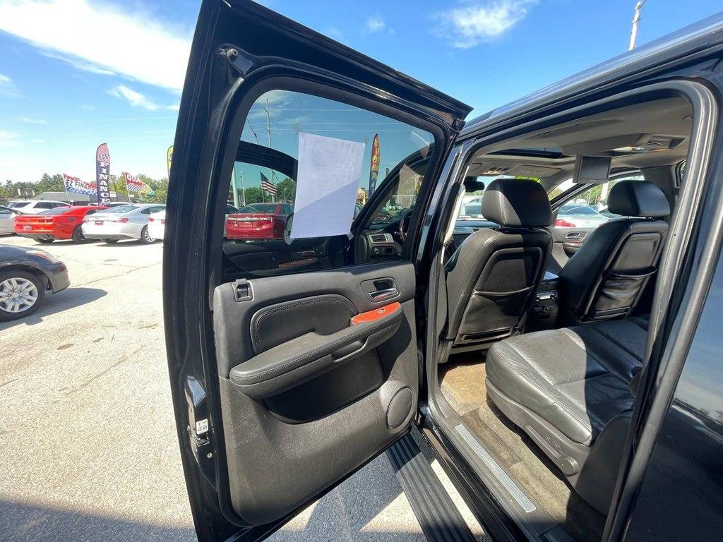 used 2008 Cadillac Escalade ESV car, priced at $9,995