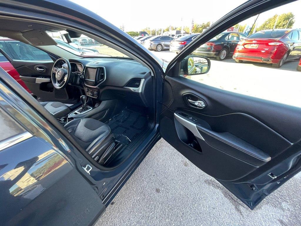 used 2018 Jeep Cherokee car, priced at $9,995