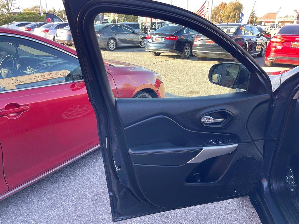 used 2018 Jeep Cherokee car, priced at $9,995