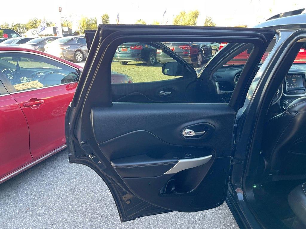 used 2018 Jeep Cherokee car, priced at $9,995