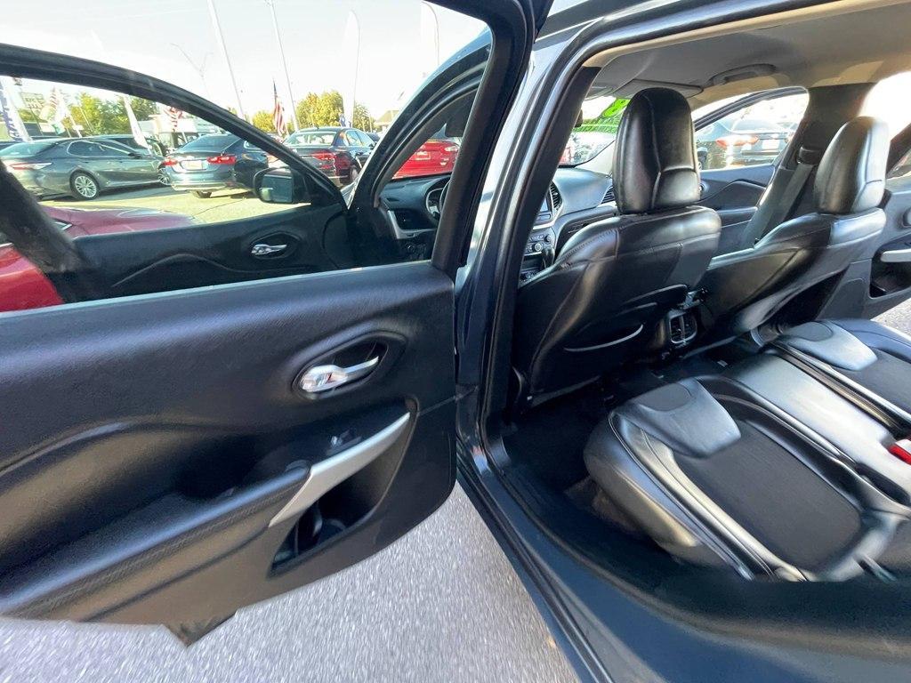 used 2018 Jeep Cherokee car, priced at $9,995