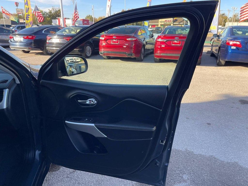 used 2018 Jeep Cherokee car, priced at $9,995