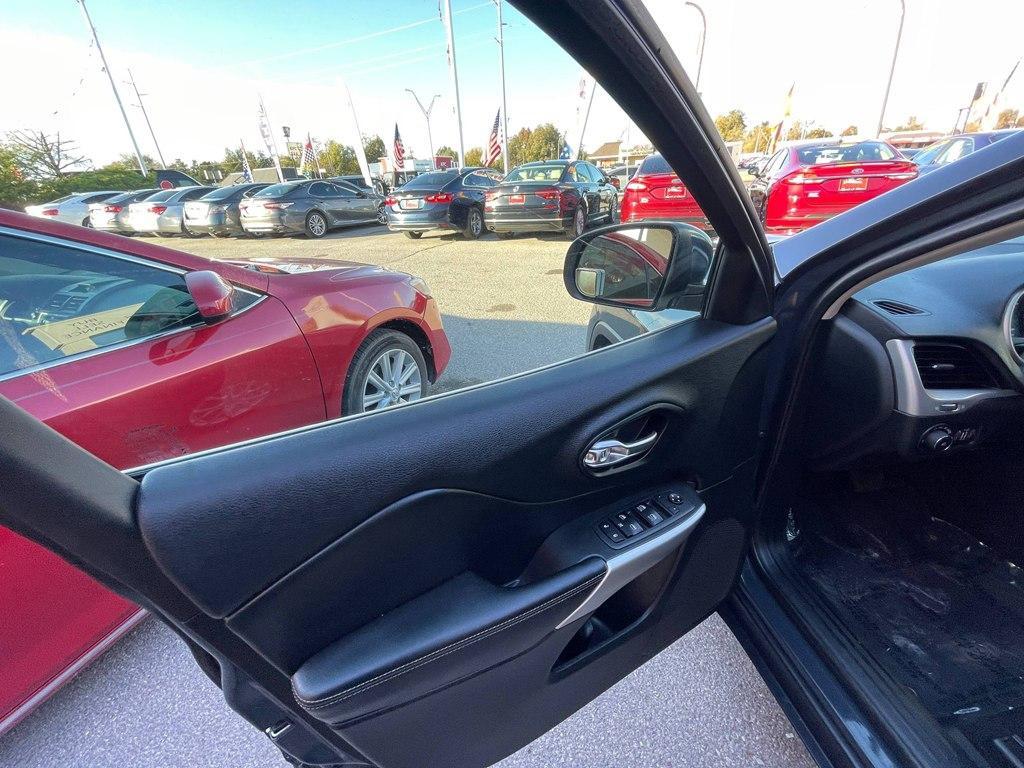 used 2018 Jeep Cherokee car, priced at $9,995