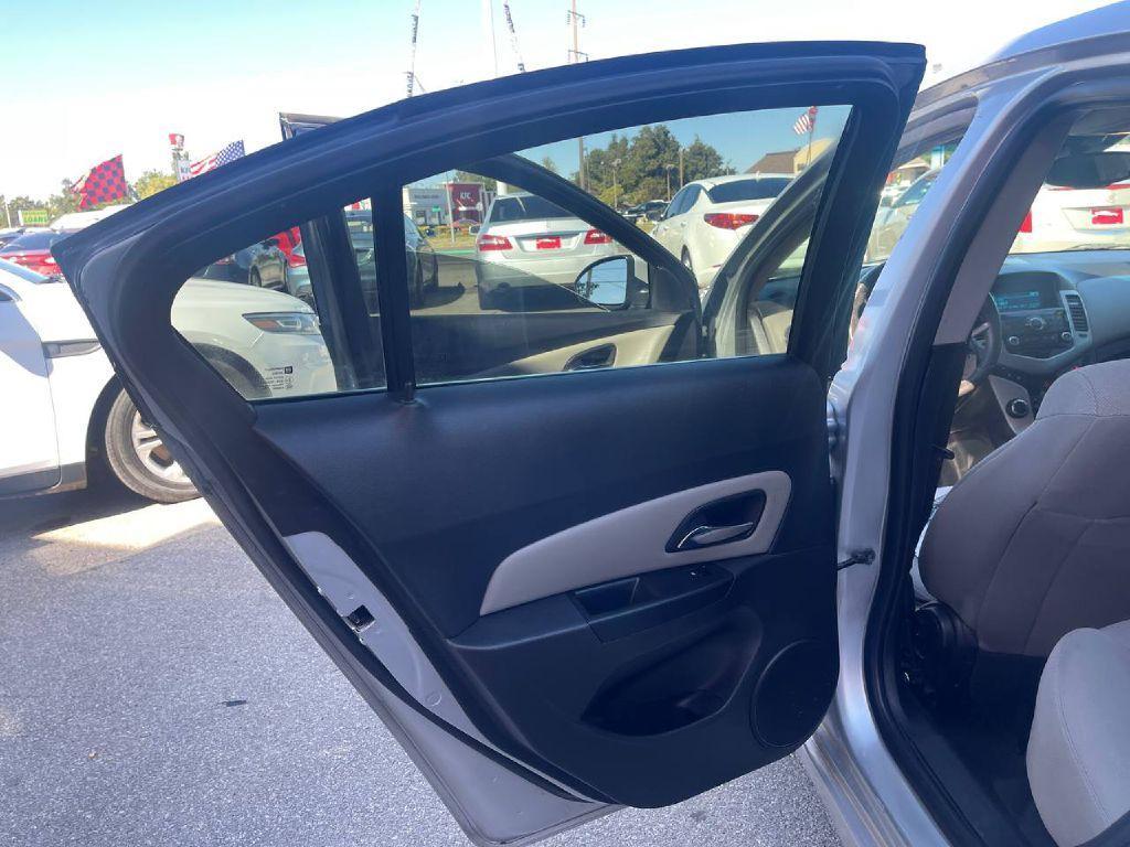 used 2014 Chevrolet Cruze car, priced at $6,495
