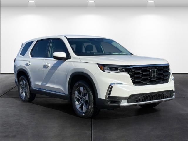 new 2025 Honda Pilot car, priced at $46,135